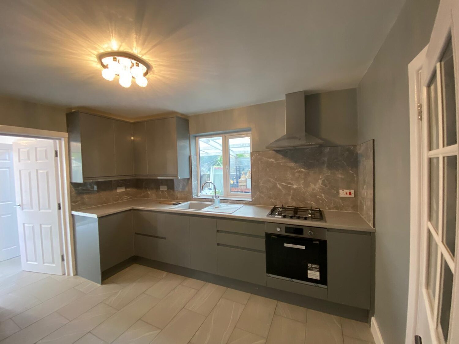 Modern open-plan kitchen