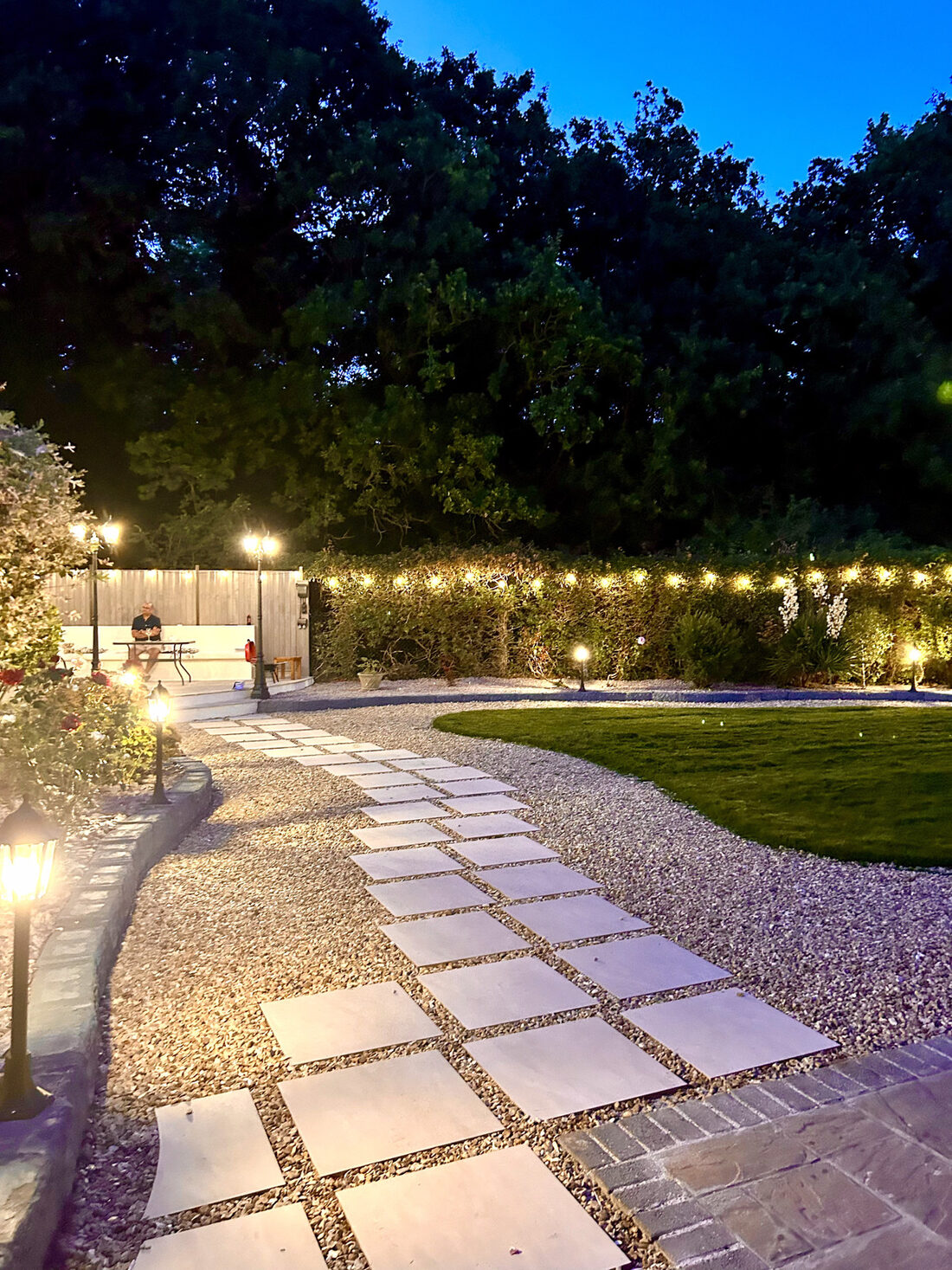 Porcelain patio and planting